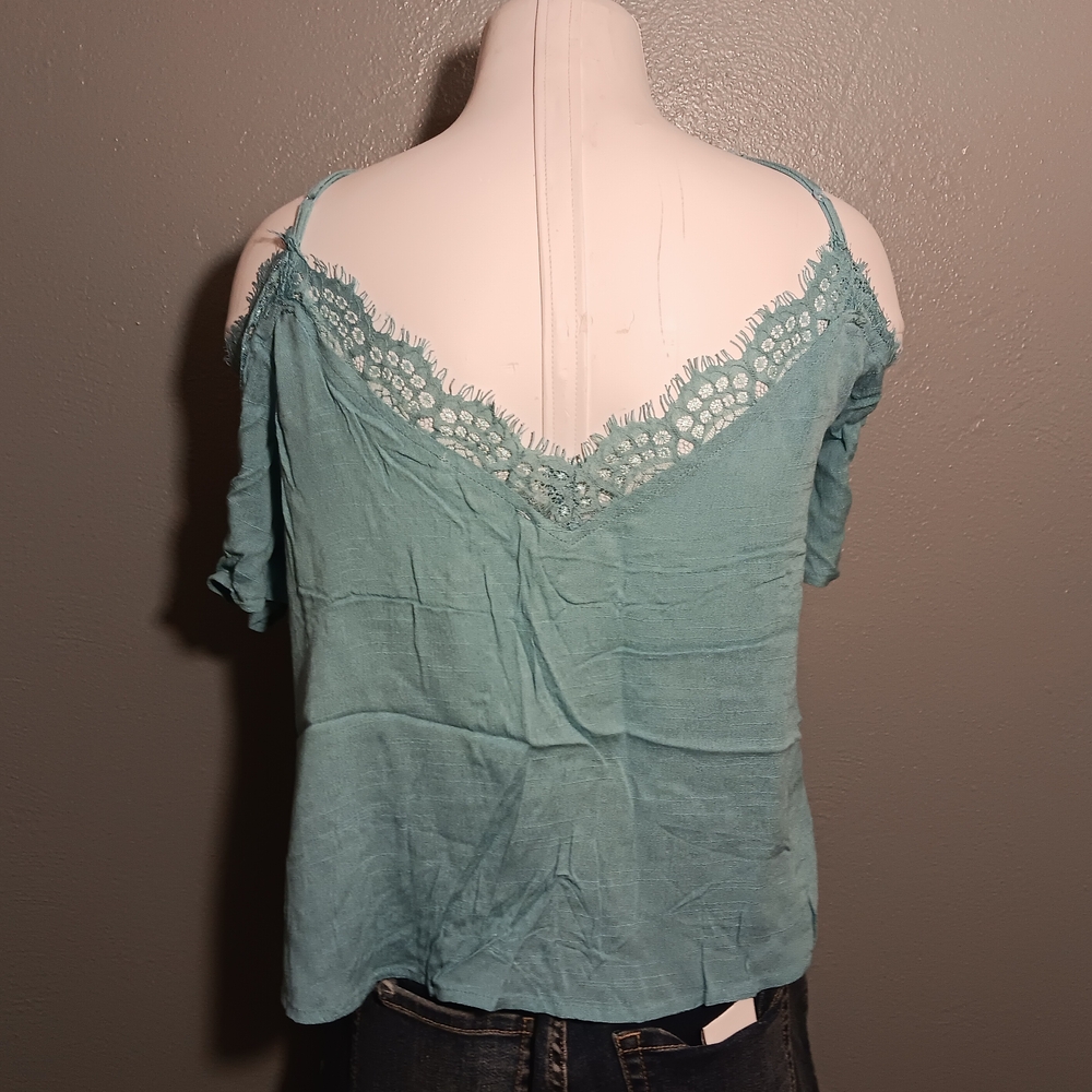 Elegant Lace Trim Women’s Top - Green - Picture 2 of 3